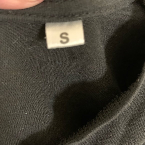 Game of thrones T shirt scoop neck 19 in pit pit length 23 in HBO fantasy - Picture 3 of 6